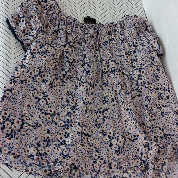 W5 shirt, womens medium - Picture 5 of 5